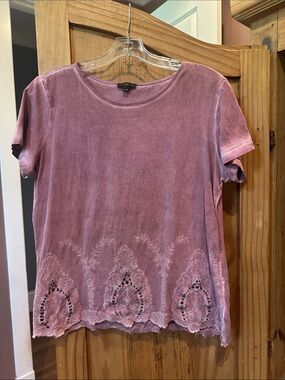 Hannah Dusty Rose Short Sleeve Tee with Lace Cutout Hem